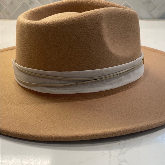 Flea Style Tan Women\'s Hat with White Accent TX pin main image 8
